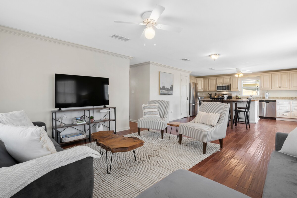 Living room with 55 inch Smart TV